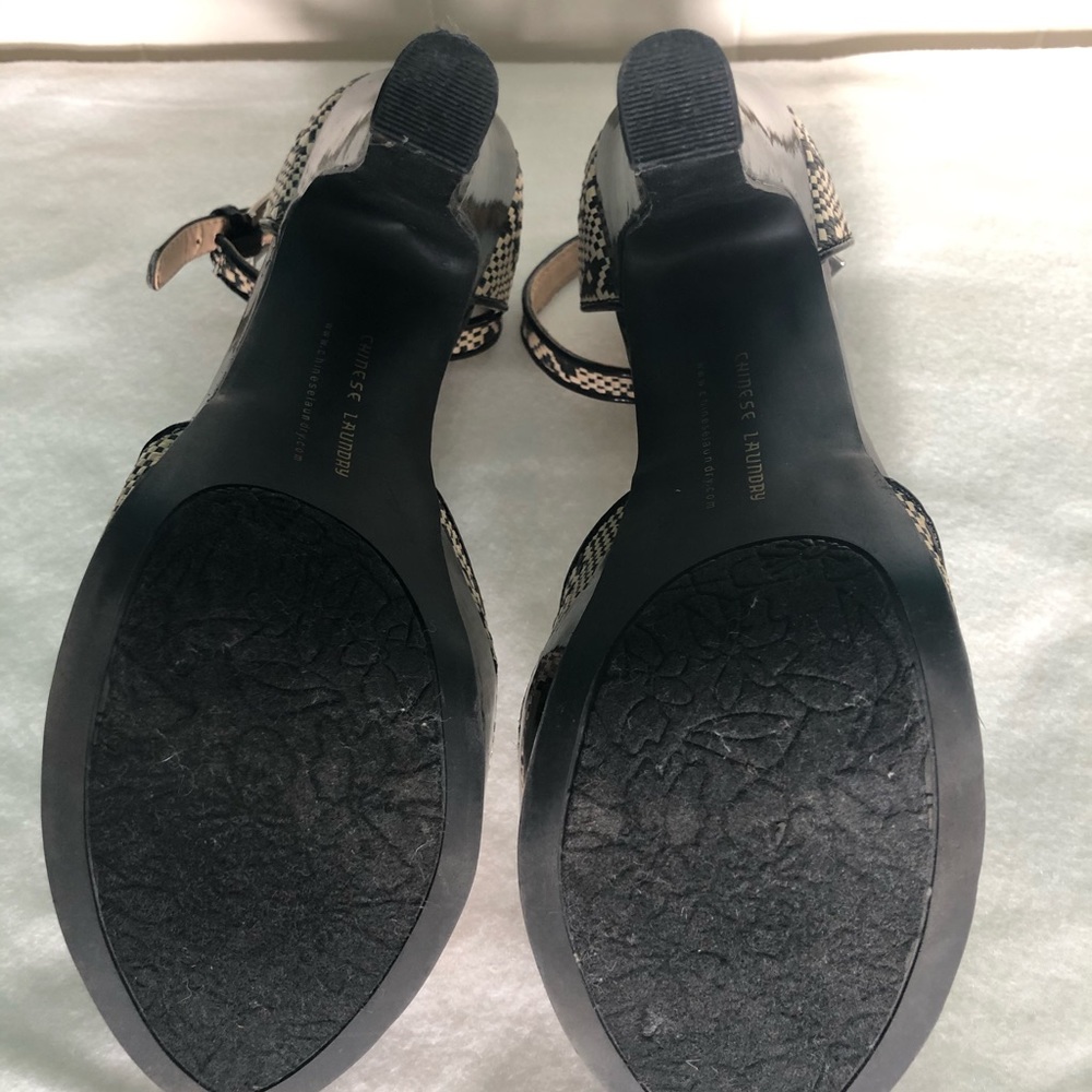 🖤🖤🖤 Platform Heels 🤍🤍🤍 - Picture 5 of 5